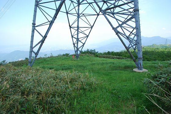 三方山北東の高圧鉄塔
