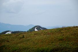 人形山の山頂から見たカラモン峰