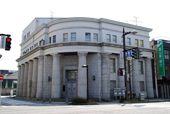 富山市にある富山第一銀行