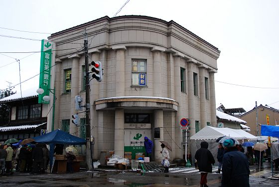 歳の大市での富山第一銀行福野支店