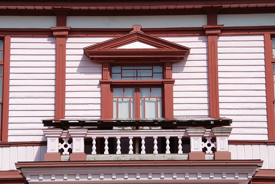 旧富山県立農学校　ギリシャ風飾り窓