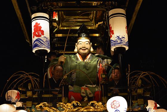 提灯山でライトアップされている神像の恵比須