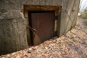 丸山監的壕の鉄扉