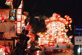 2010年 辰巳町と上町のケンカ行燈